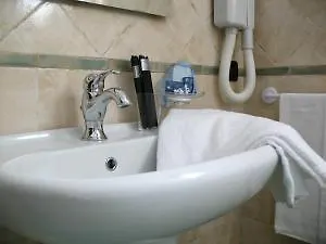 阿尔博吉耶洛伊欧利住宅酒店 公寓式酒店 4*