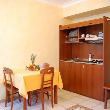 Alberghiero Eolie 아파트호텔 4*